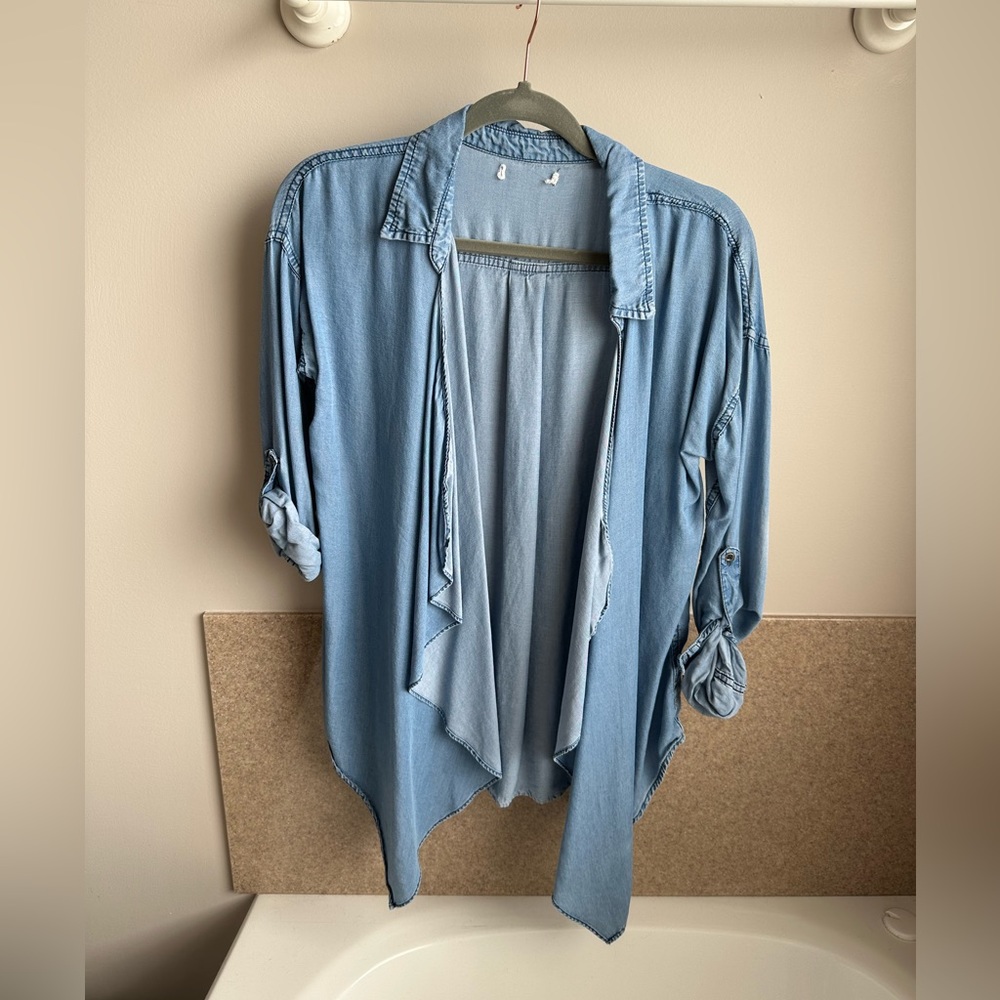 Lime Lush Boutique Blue Light Weight Denim Cardigan Size S